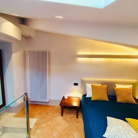 فندق مبيت وإفطار Dimora Dell'erbe 4*